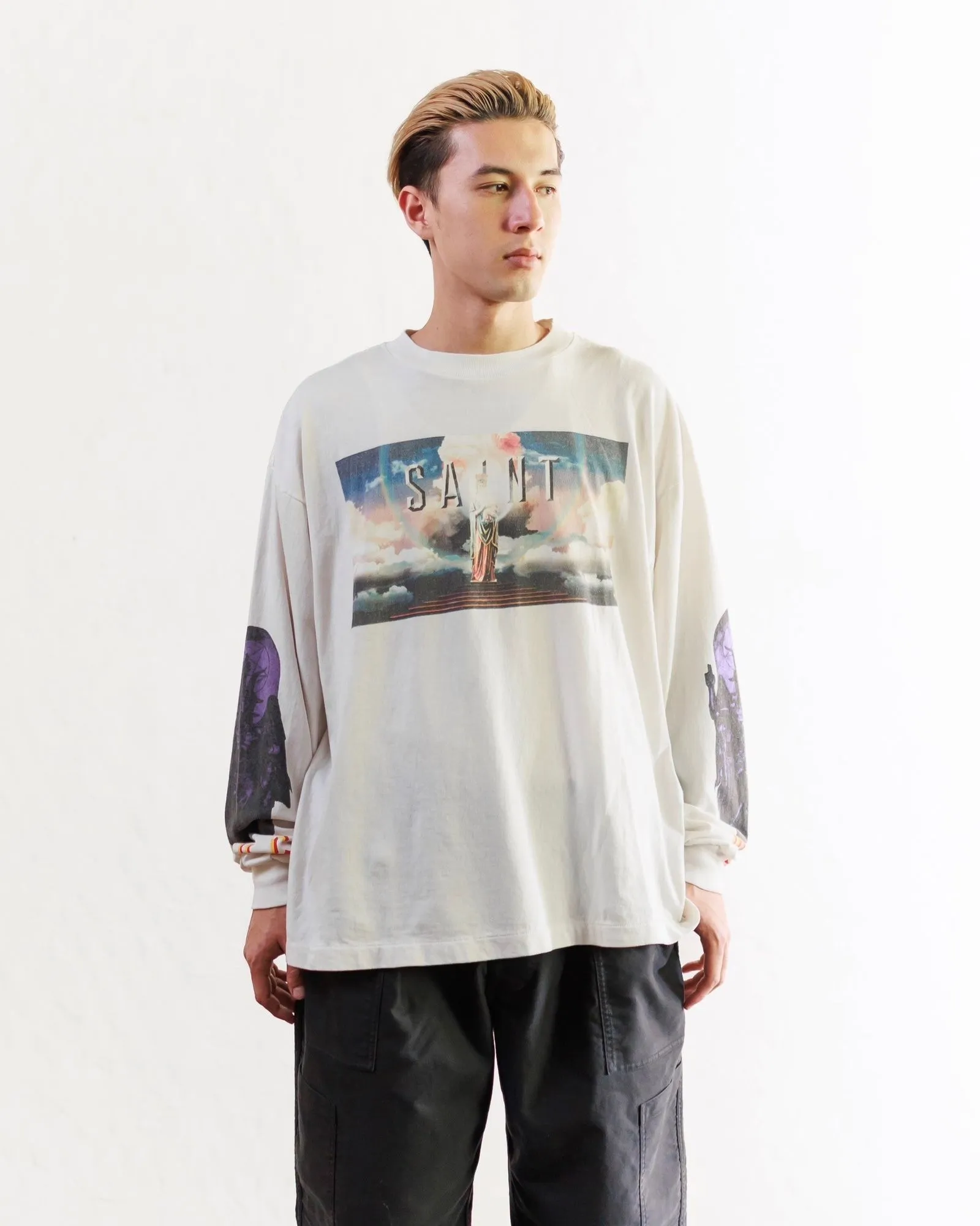 SAINT Mxxxxxx SAINT PICTURES L/S TEE/WHITE Columbia Pictures SAINT Goddess Long Sleeve Off-White S-XL Pays tribute to the Columbia Pictures Title Goddess. Full of fun. Ready-made clothes are washed. The texture is soaring. Authentic level printing is restored. Look for cylindrical seamless fabrics. It is almost meaningless if it is not a cylindrical fabric.